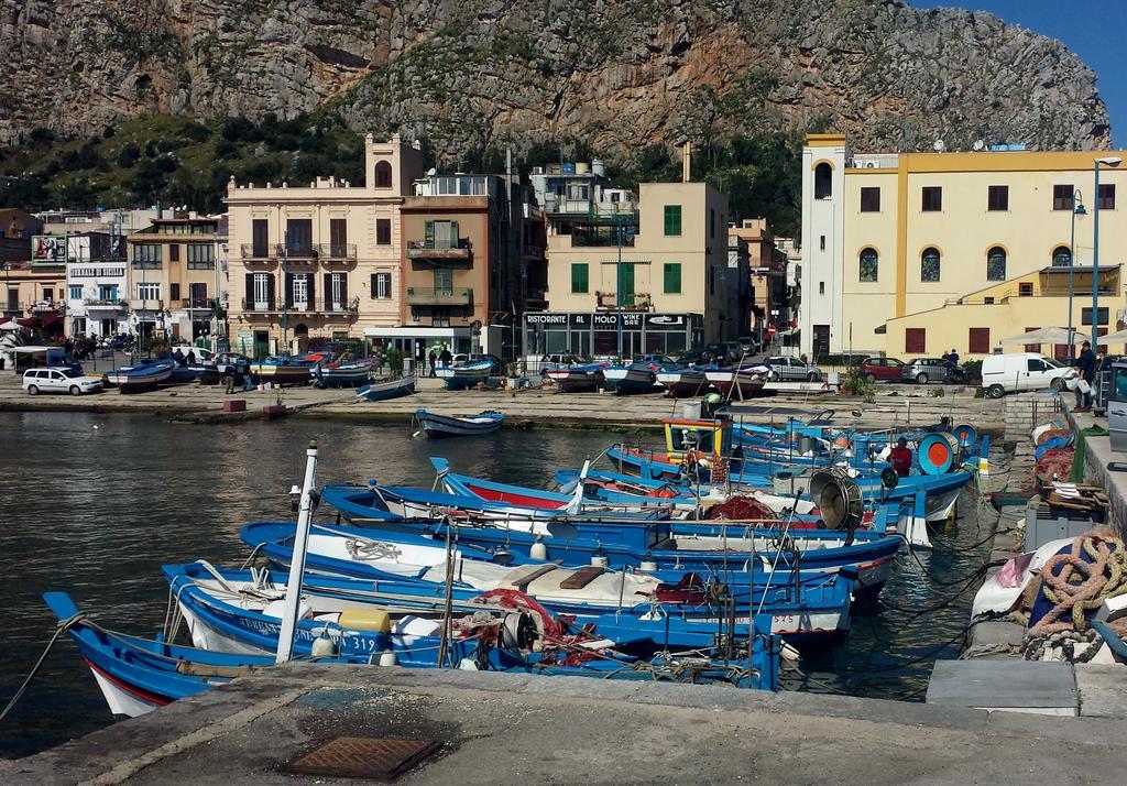 Casa Vacanza Lunastella Mondello Exterior foto