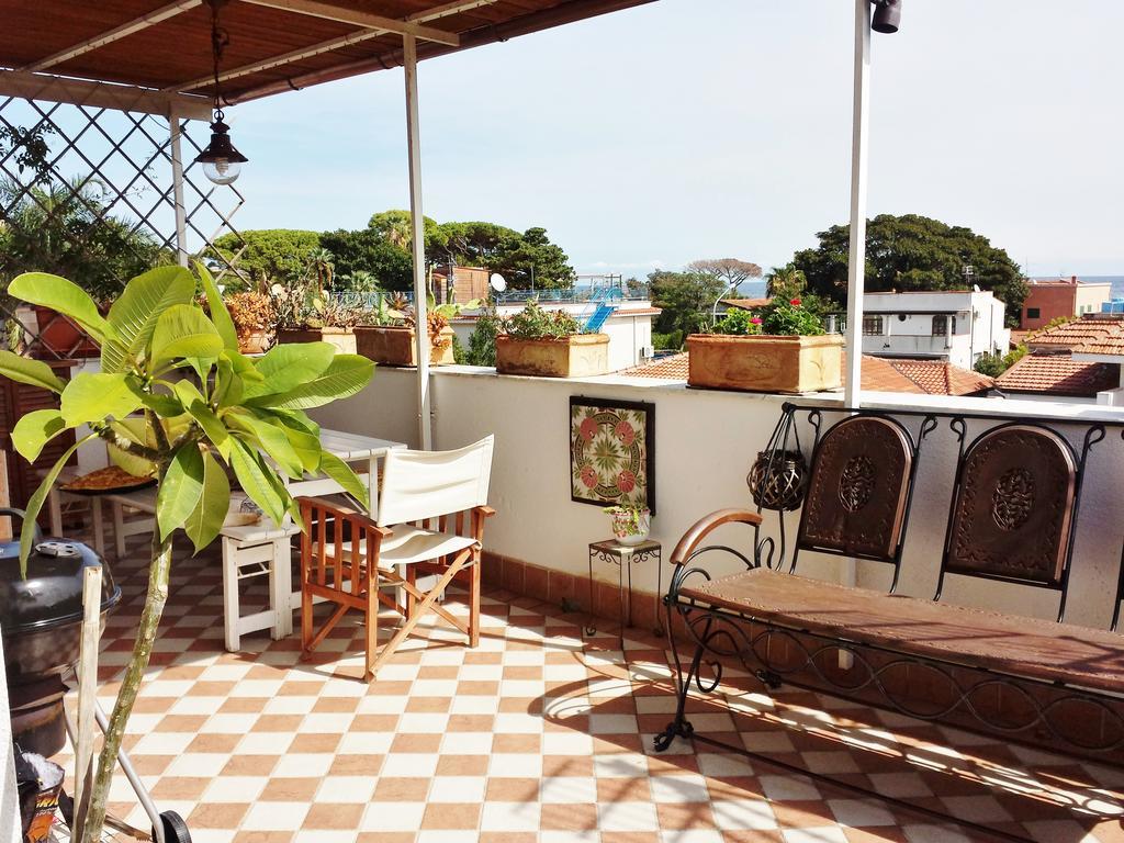 Casa Vacanza Lunastella Mondello Exterior foto